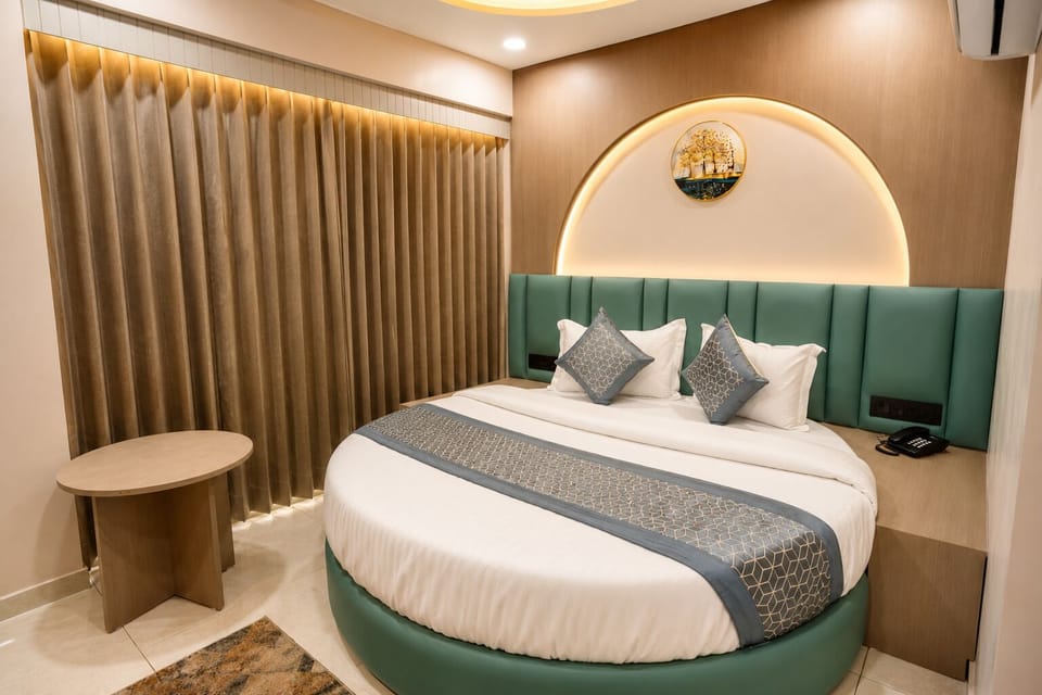 Royal Room | Desk, WiFi (free)
