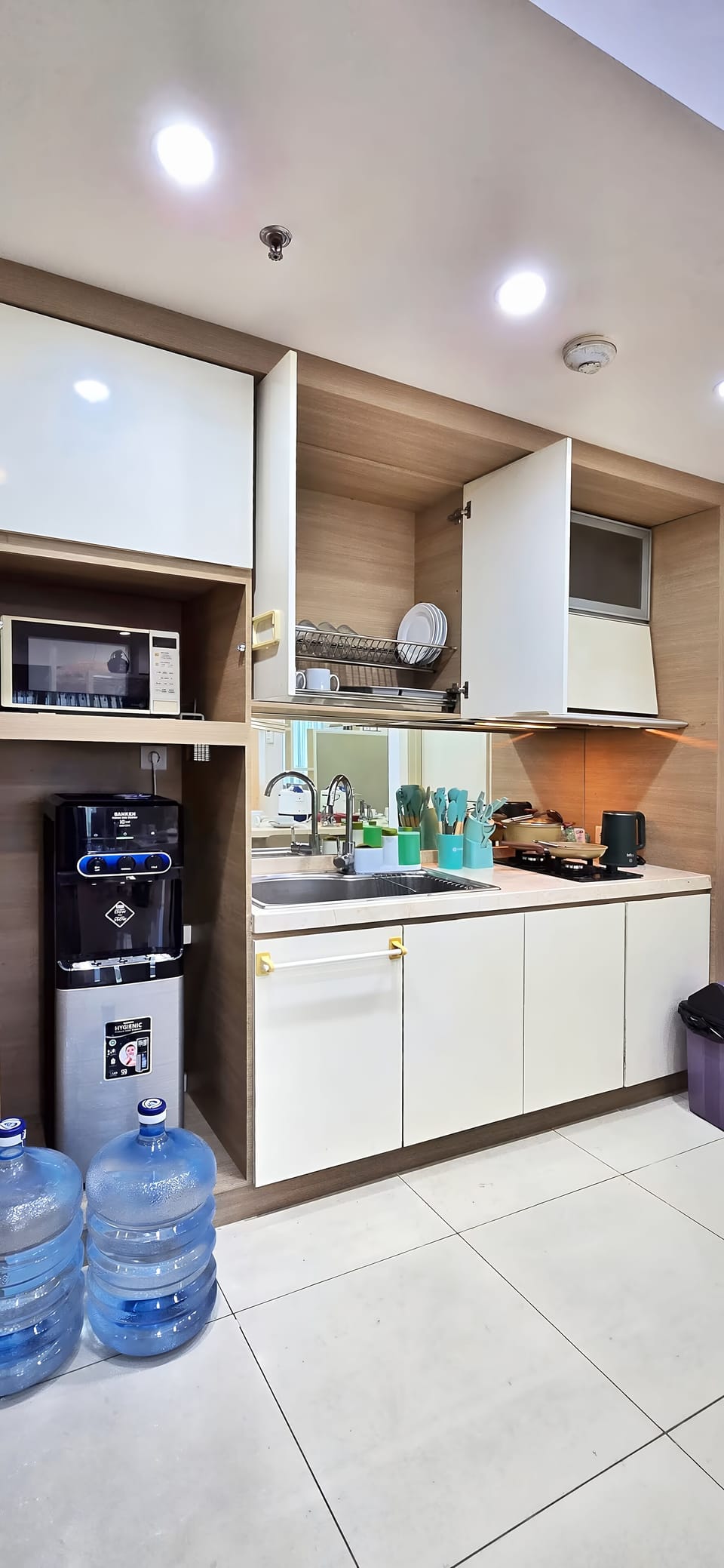 Apartment, 2 Bedrooms, City View | Private kitchen | Fridge, microwave, stovetop, rice cooker