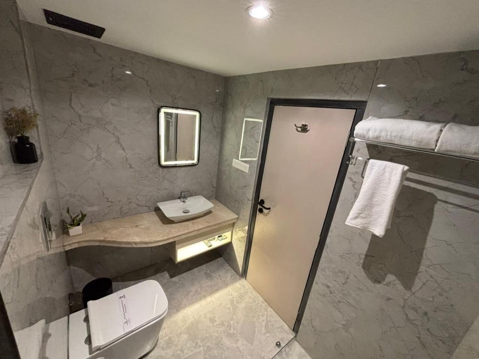 Towels, soap, shampoo, toilet paper