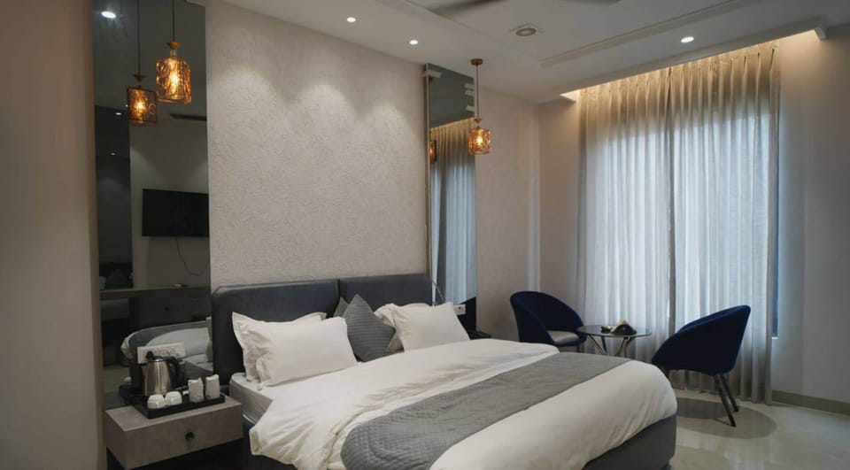 Deluxe Double Room, City View | Desk, free WiFi