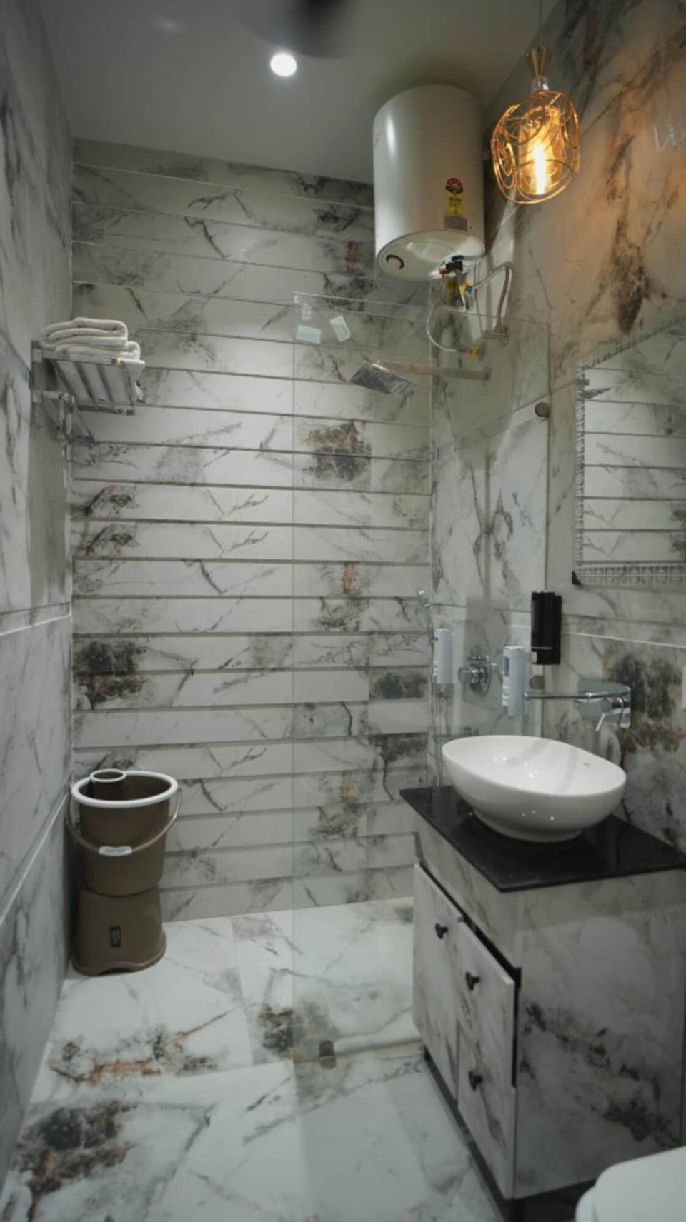 Signature Double Room, City View | Bathroom | Shower, free toiletries, towels