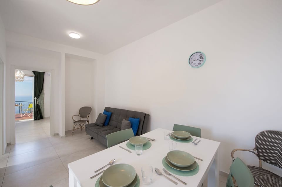 Apartment, Sea View | Living area | 40-inch Smart TV with cable channels