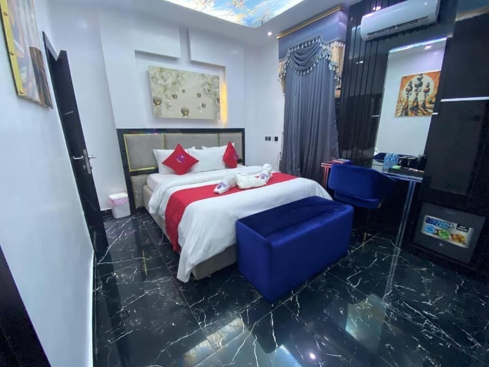 Junior Room, Balcony, City View | Desk, laptop workspace, blackout drapes, soundproofing