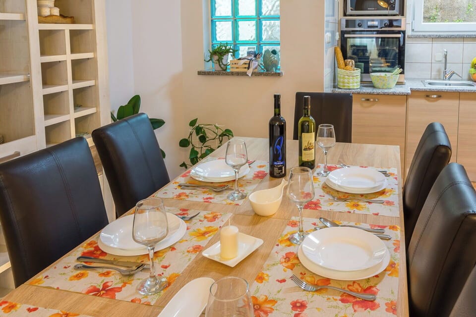 Autumn, Dining Room, Spring, Summer