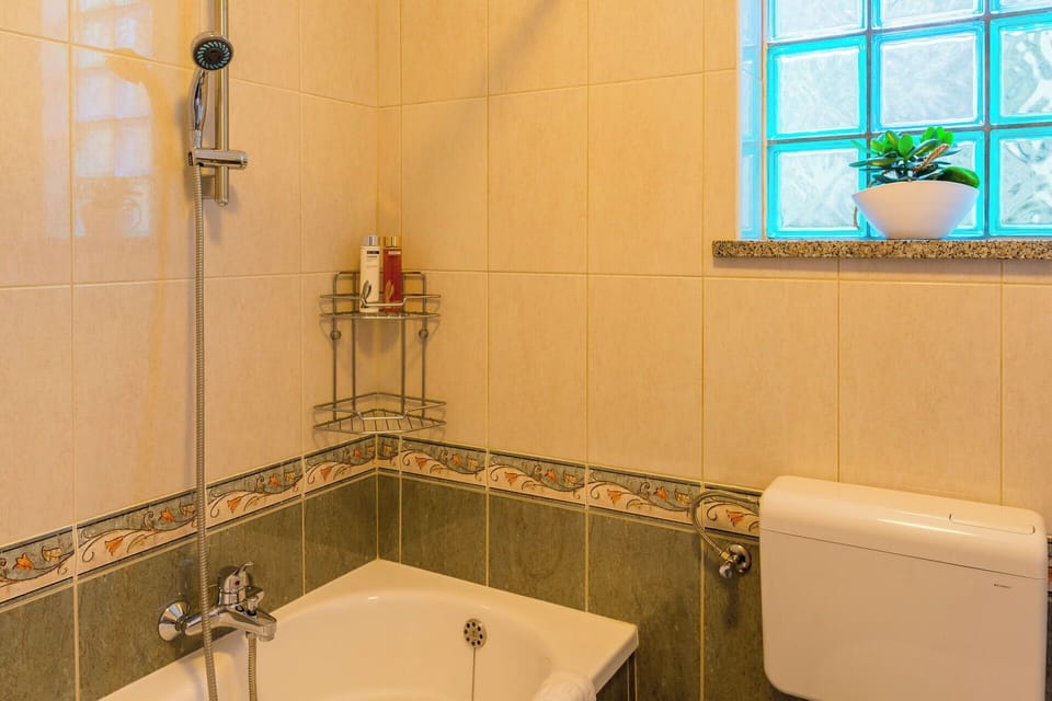 Autumn, Bathroom, Spring, Summer