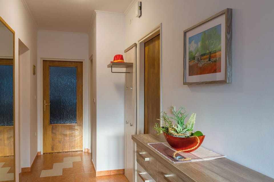 Autumn, Room Detail, Spring, Summer