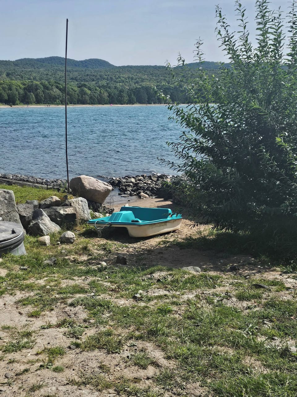 Lake Superior Waterffront Main Unit of Duplex Sleeps 8 ppl Apartment in Ontario