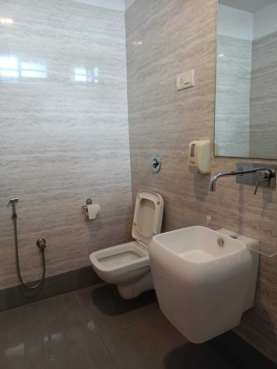 Luxury Double Room | Bathroom | Shower, towels, soap, shampoo