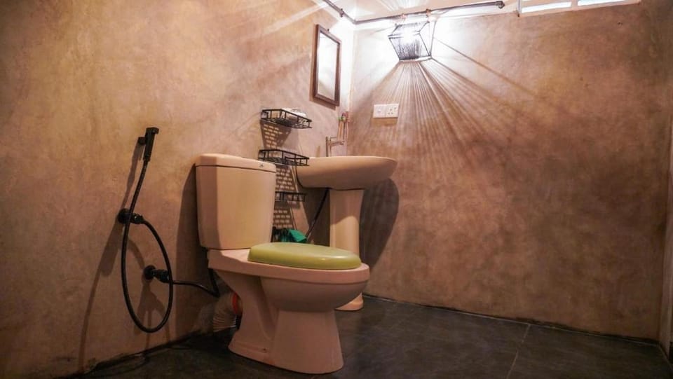 Comfort Double Room, Mountain View | Bathroom | Shower, free toiletries, hair dryer, towels