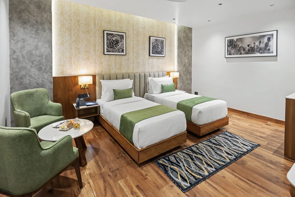 Classic Twin Room | Desk, laptop workspace, soundproofing, iron/ironing board