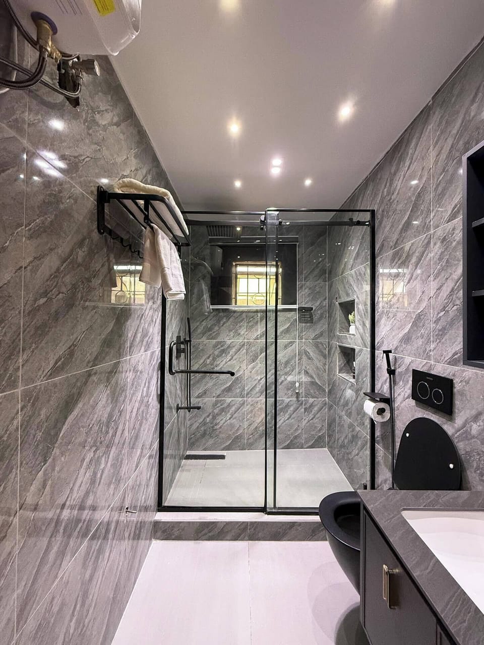 Deluxe Room, Balcony, City View | Bathroom | Free toiletries, hair dryer, towels, soap