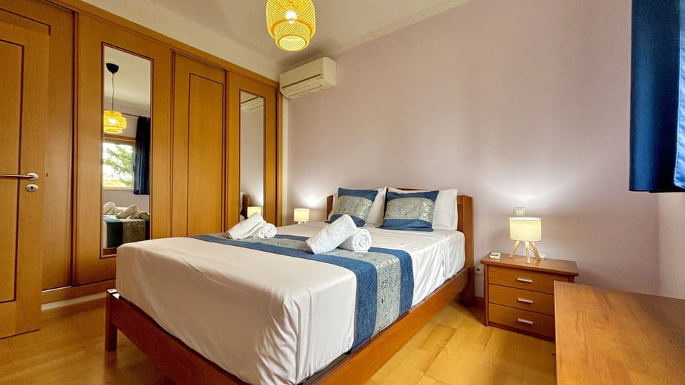 2 bedrooms, bed sheets