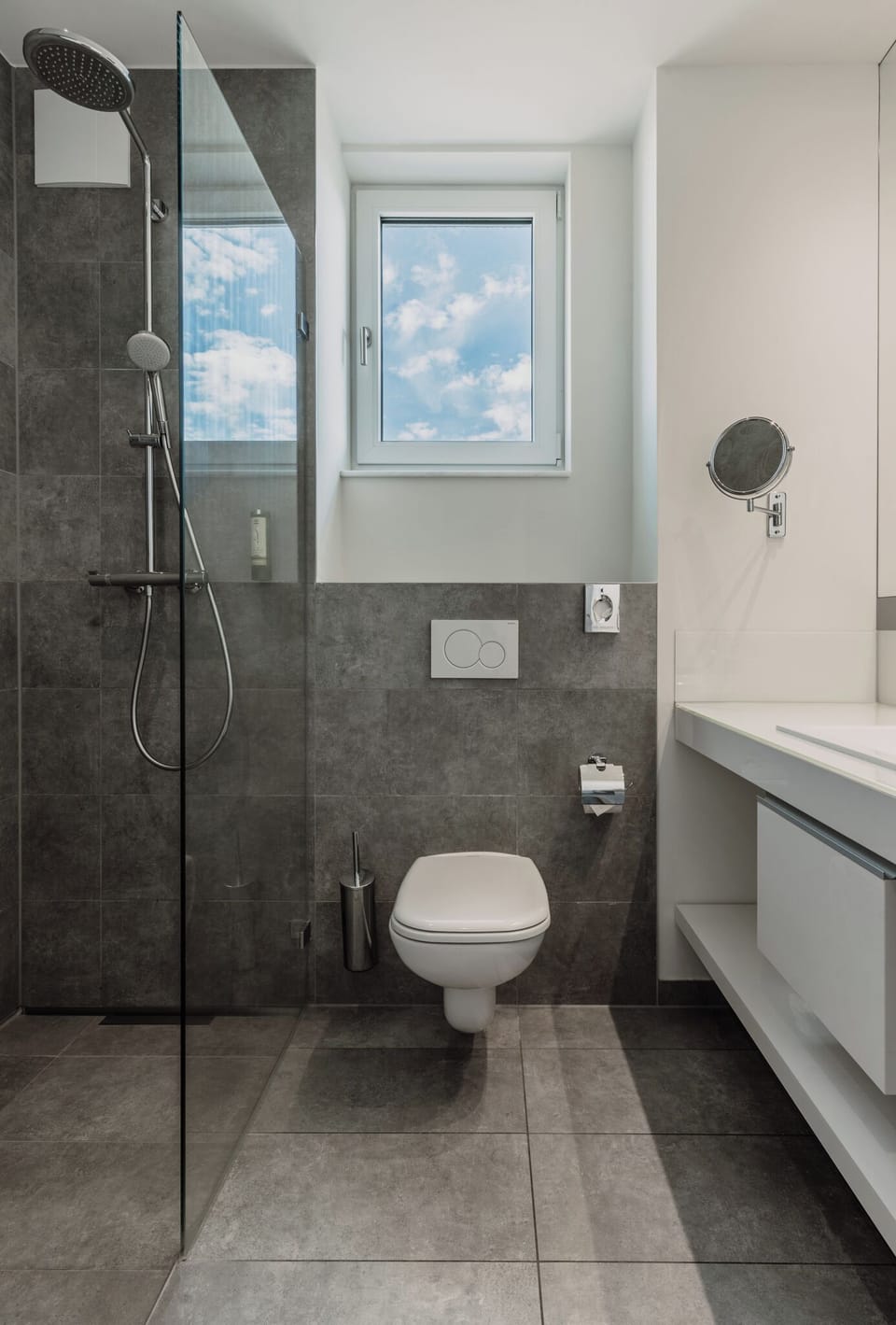 Junior Suite | Bathroom | Shower, hair dryer, towels, soap