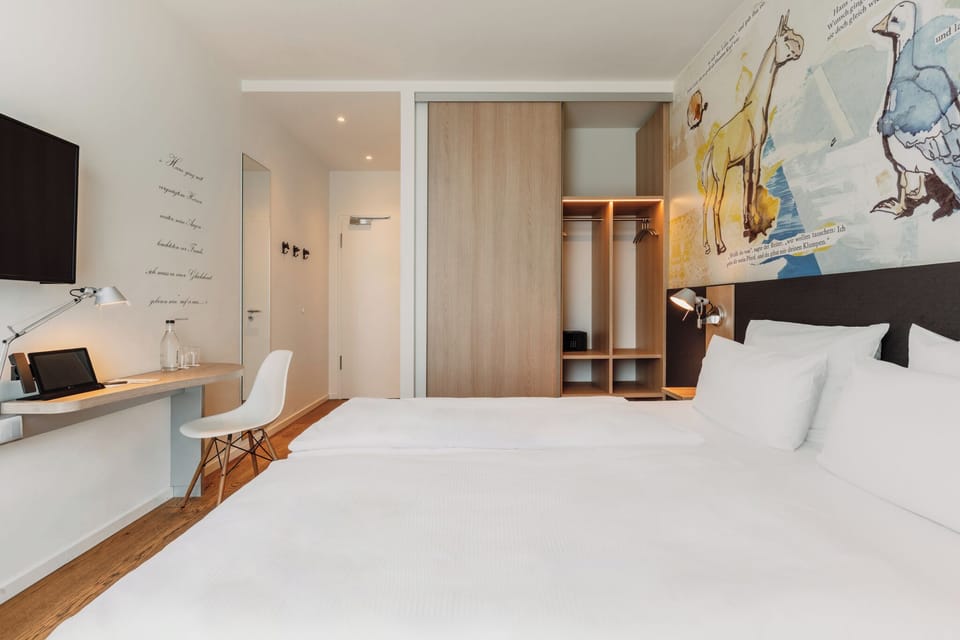 Double Room | In-room safe, desk, soundproofing, WiFi (free)