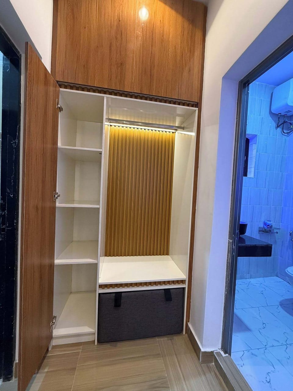 Junior Room, Balcony, City View | Bathroom | Free toiletries, hair dryer, towels, soap