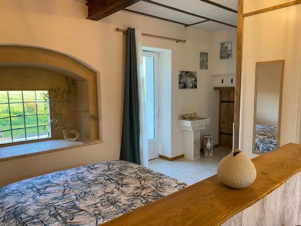 Honeymoon Room, Hill View | Blackout drapes, iron/ironing board, free WiFi