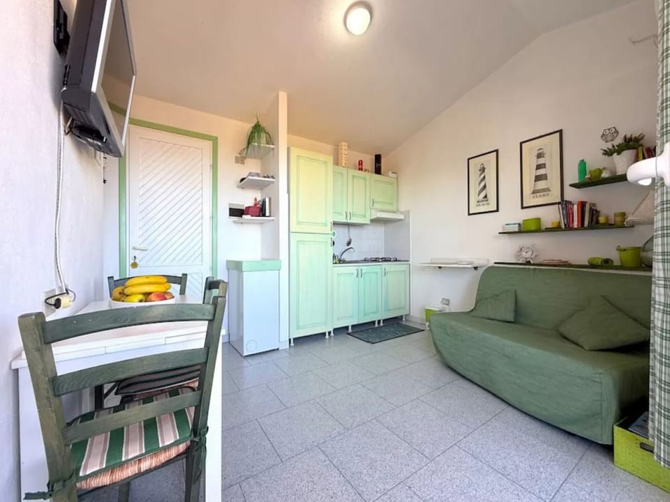 Apartment, 1 Bedroom, Balcony, Ocean View | Living area