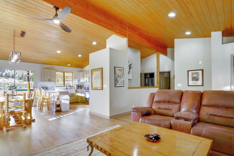 House (4 Bedrooms) | Interior