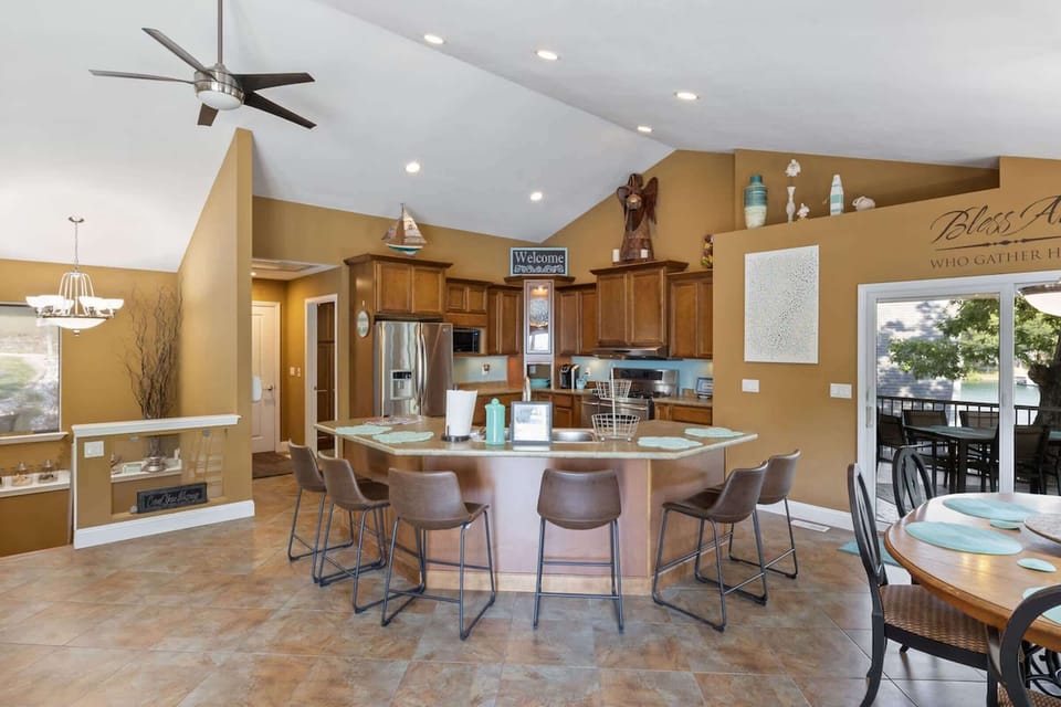 The open kitchen is well equipped for an unforgettable lakeside getaway​