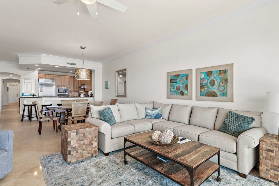 Living Room - Plenty of seating for all!