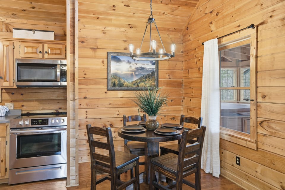 Cabin, 1 Bedroom | Dining