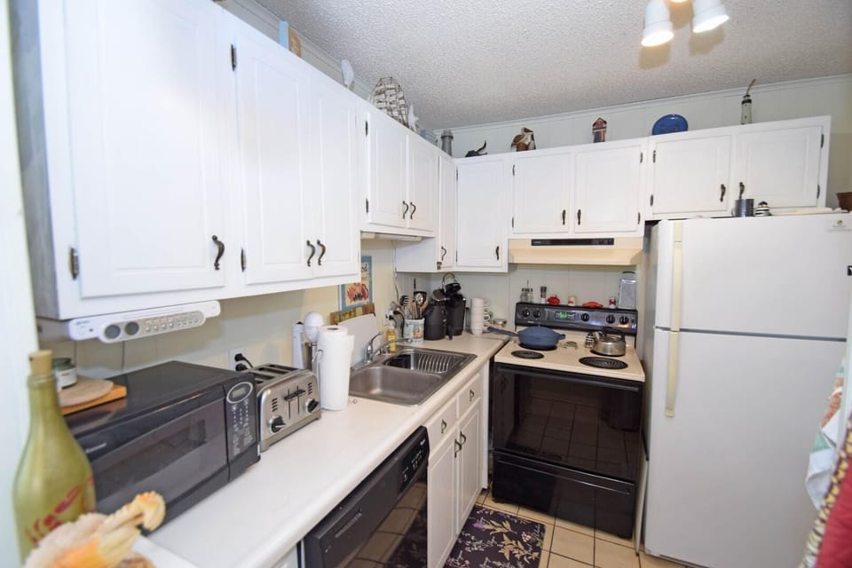 Condo, 2 Bedrooms | Private kitchen | Coffee/tea maker, fridge, toaster