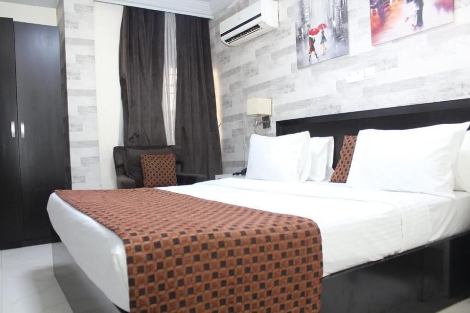 Deluxe Room, Balcony, City View | Desk, laptop workspace, blackout drapes, soundproofing