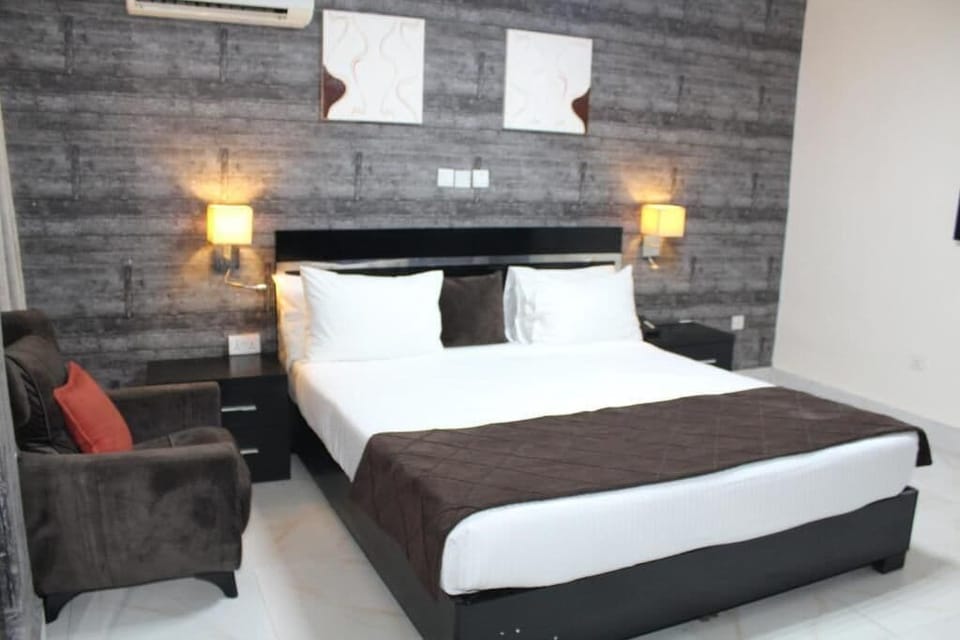 Deluxe Room, Balcony, City View | Desk, laptop workspace, blackout drapes, soundproofing