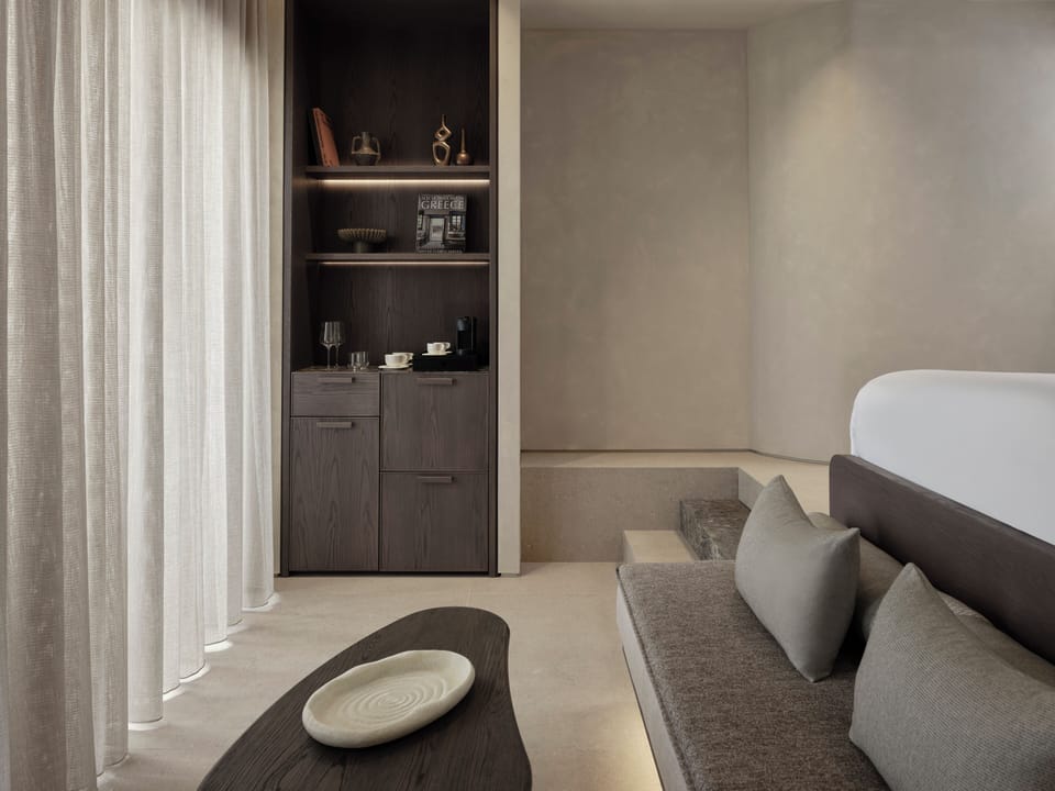 Premium bedding, in-room safe, desk, laptop workspace