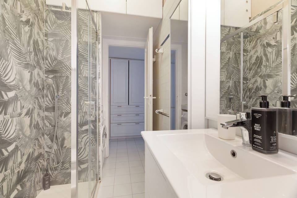 Apartment | Bathroom | Hair dryer, bidet, towels