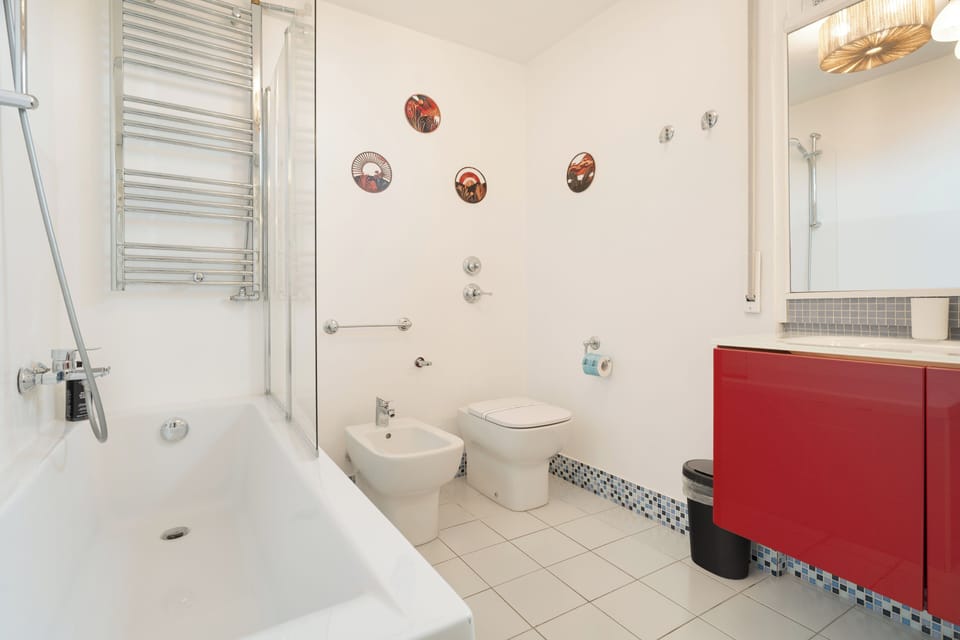 Apartment | Bathroom | Hair dryer, bidet, towels