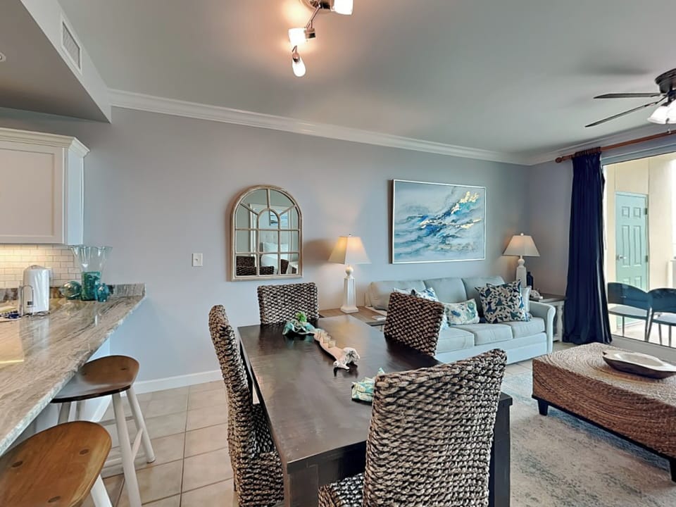 Dining Area - Table and Bar Seating