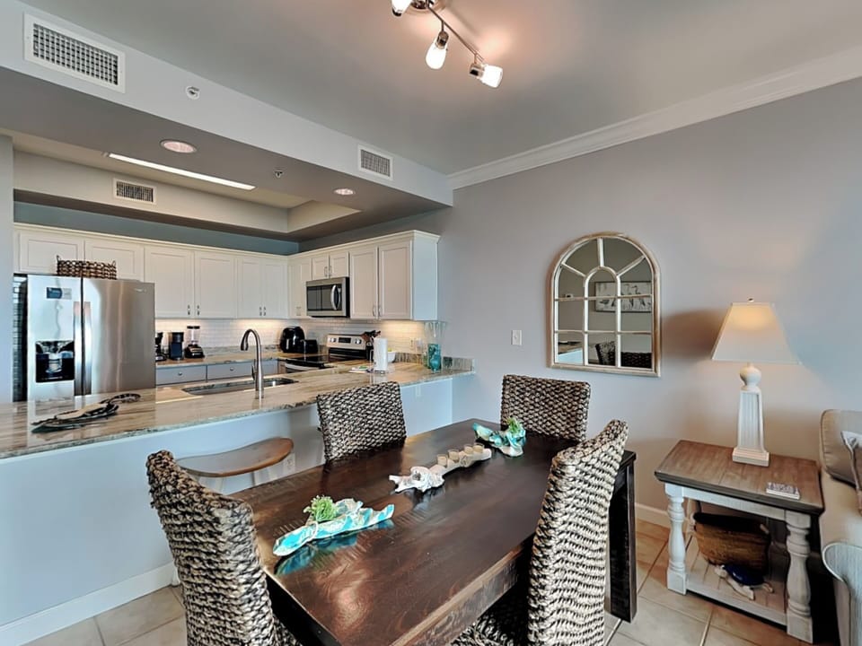 Dining Area - Table and Bar Seating