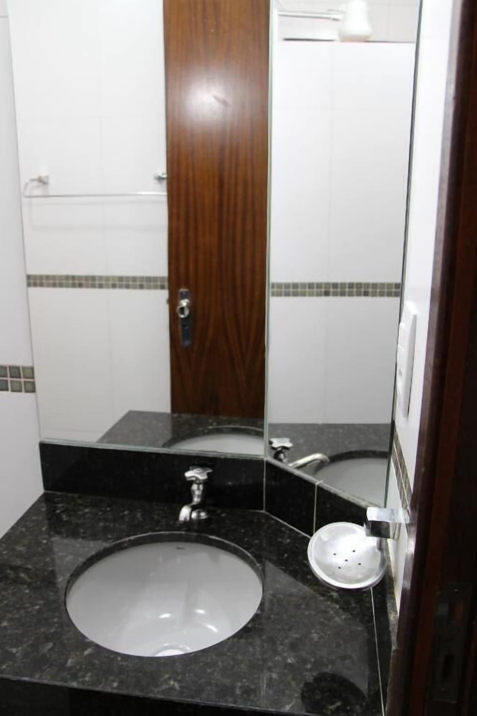 Twin Room | Bathroom