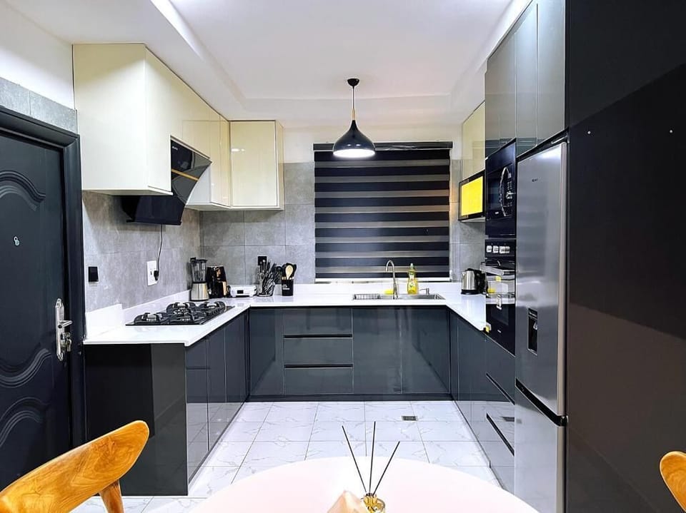 Economy Apartment, Balcony, City View | Private kitchen | Fridge, microwave, oven, stovetop