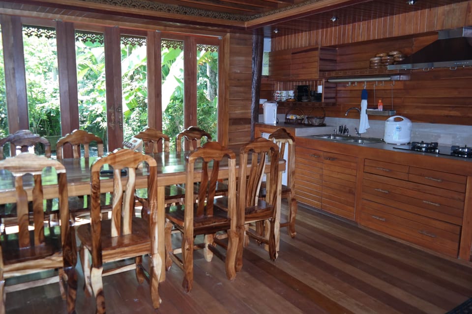 Villa, 6 Bedrooms | In-room dining