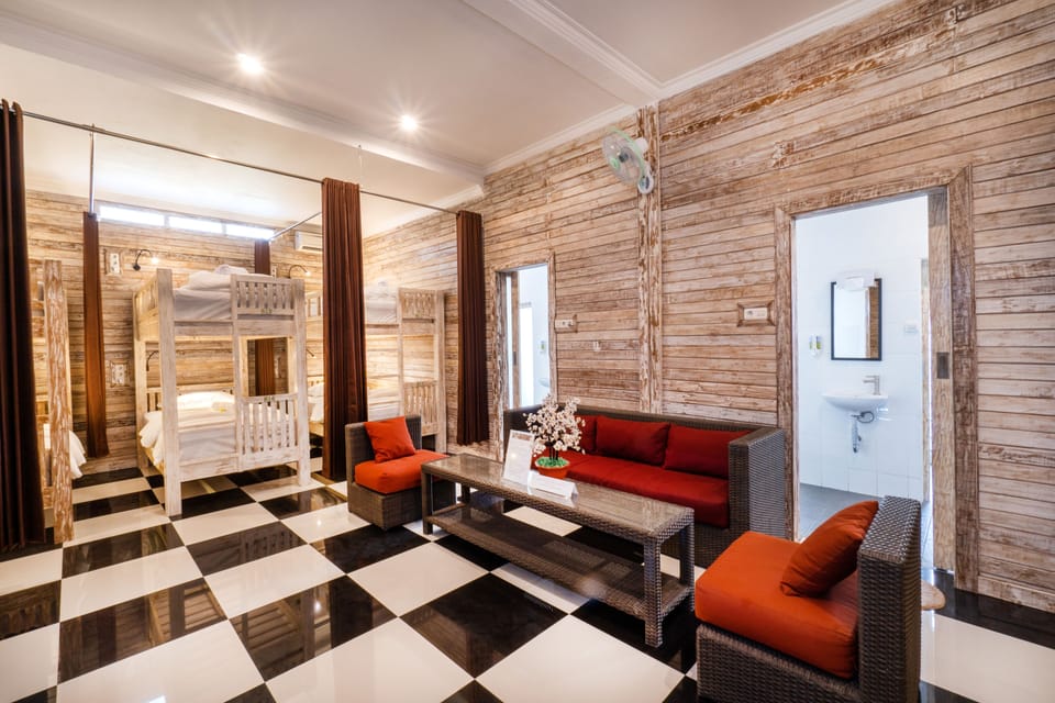 Premium bedding, in-room safe, desk, free WiFi
