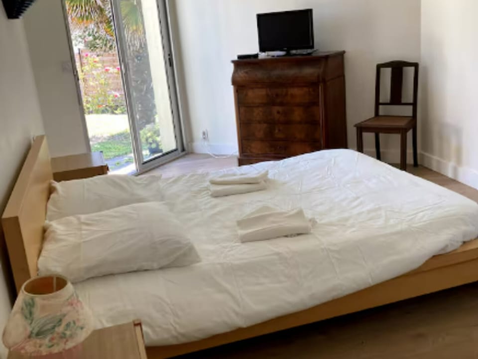 Spacious villa for 9 in Saint-Jacques, near sea, fully equipped House in Brittany