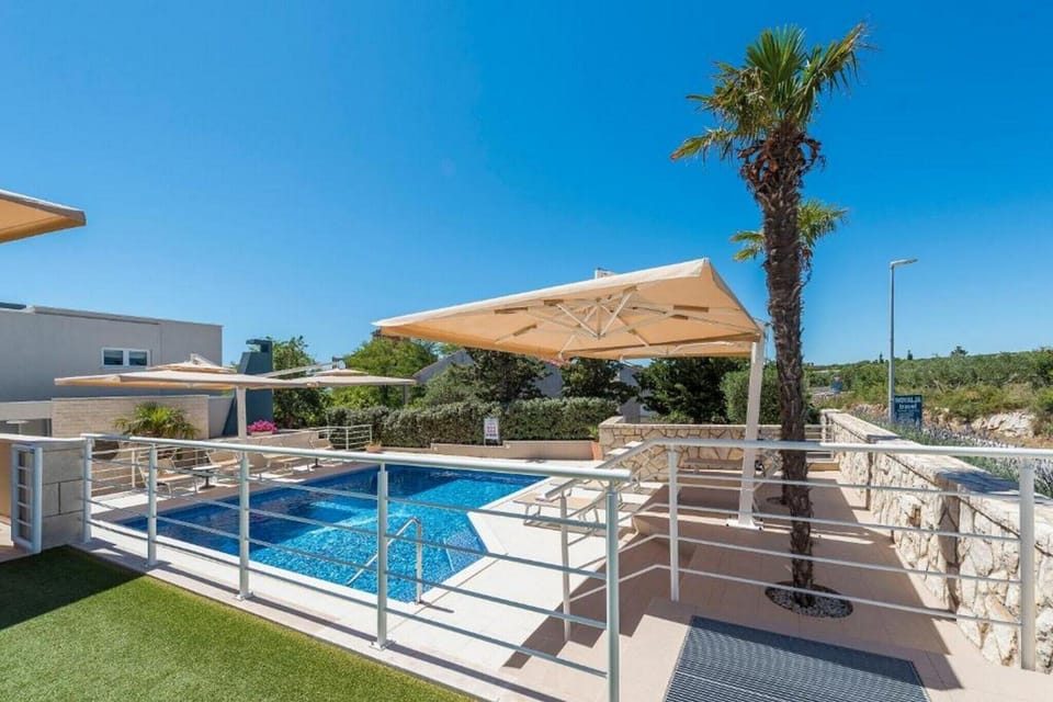Holiday Home Swimming Pool