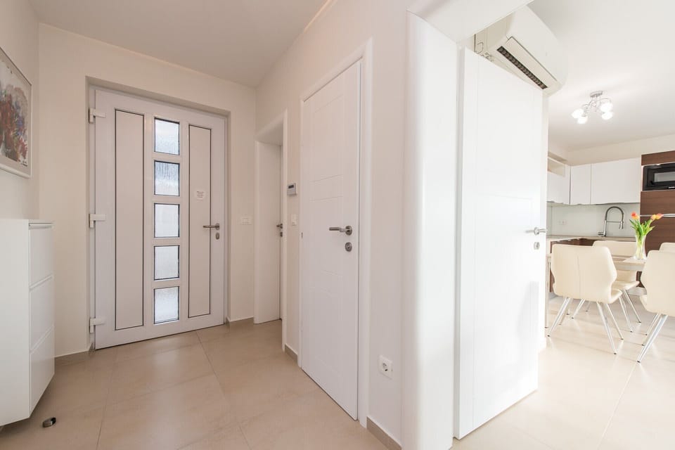 Entrance / Reception