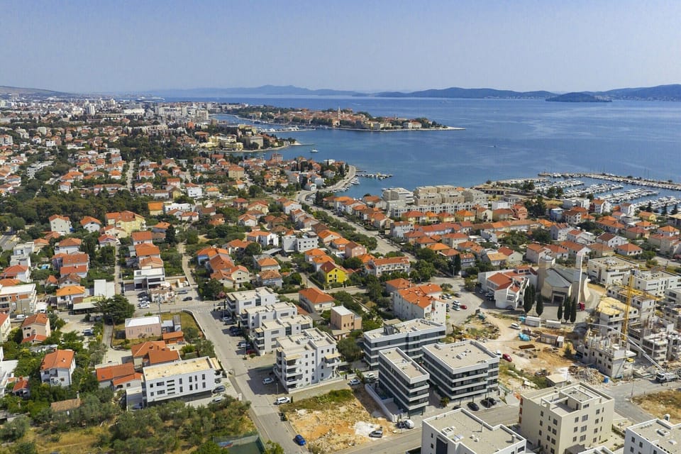 Surroundings [summer] (1-5 km)