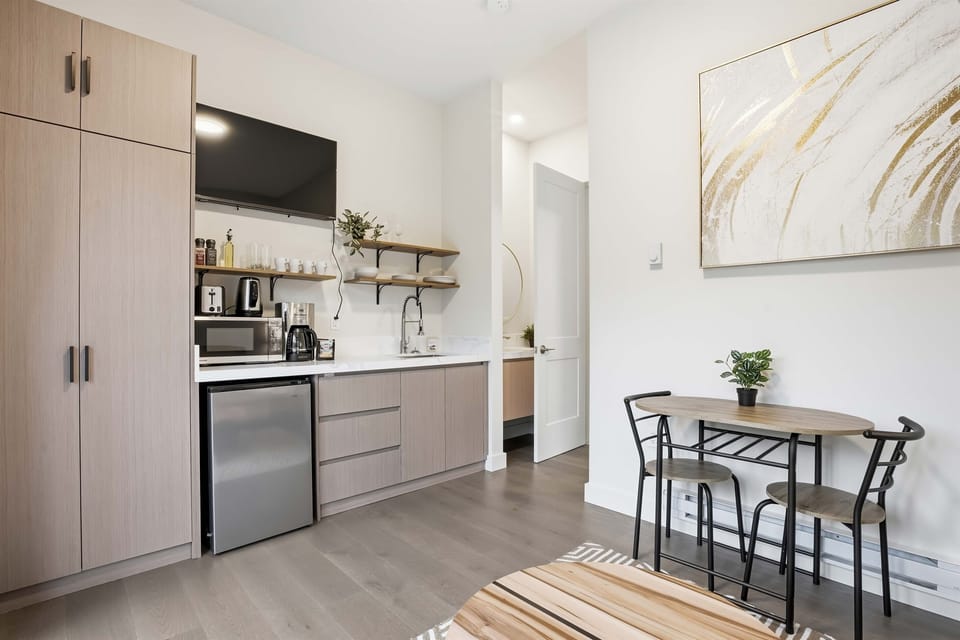 Dining area and kitchenette. 