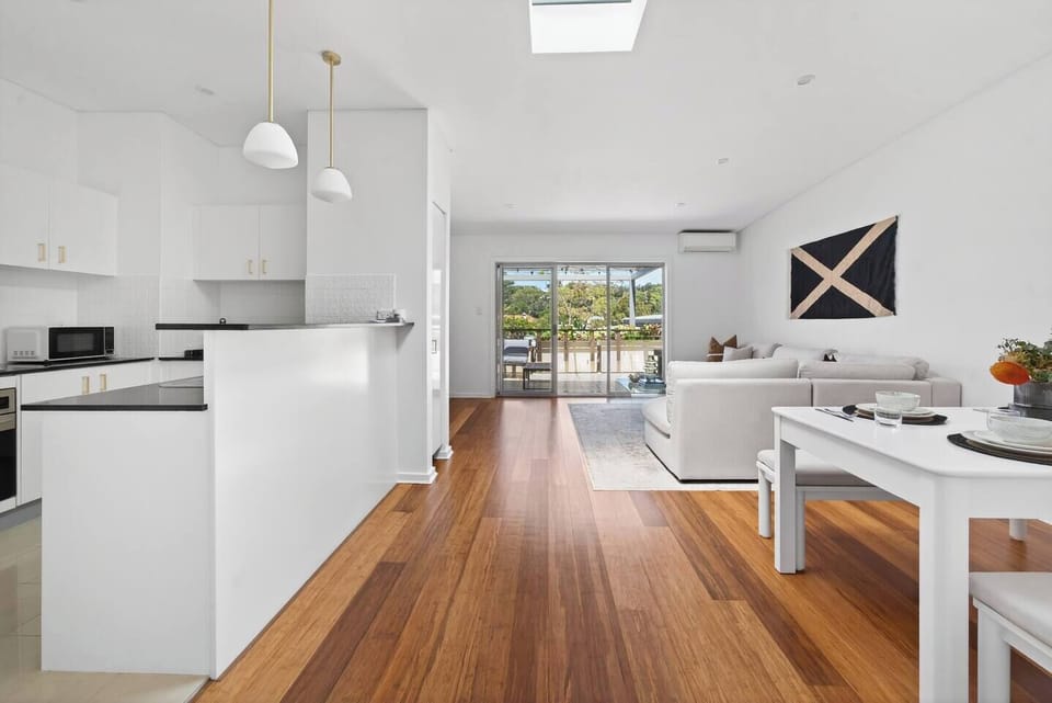 Relax in the sunlit open-plan living space, cooled by coastal cross-breezes and air conditioning for year-round comfort. 