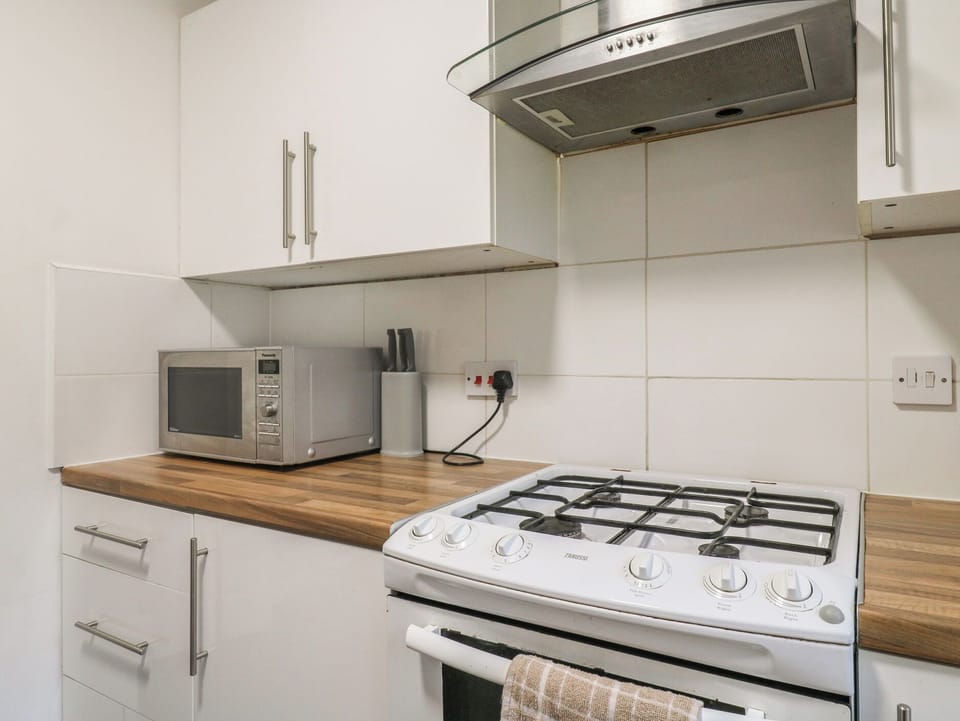 Cookware/dishes/utensils