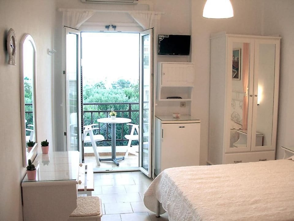 Basic Double Room, Balcony, City View | In-room safe, soundproofing, iron/ironing board, free WiFi