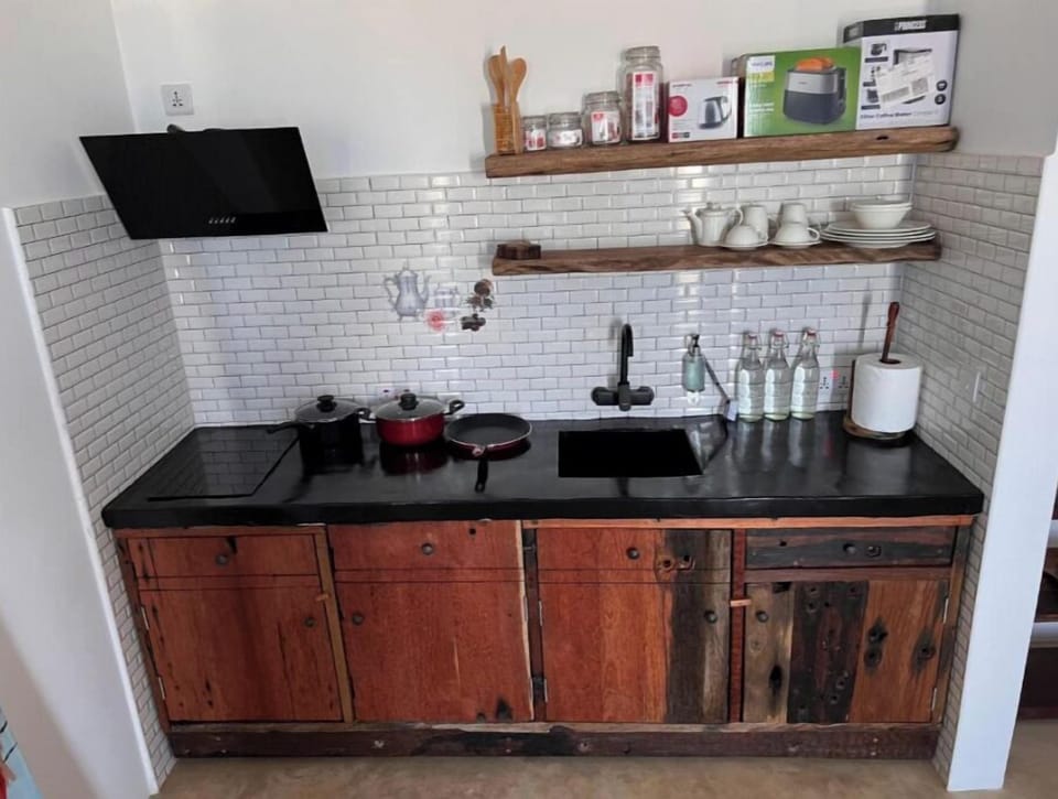 Basic Room | Private kitchen | Highchair
