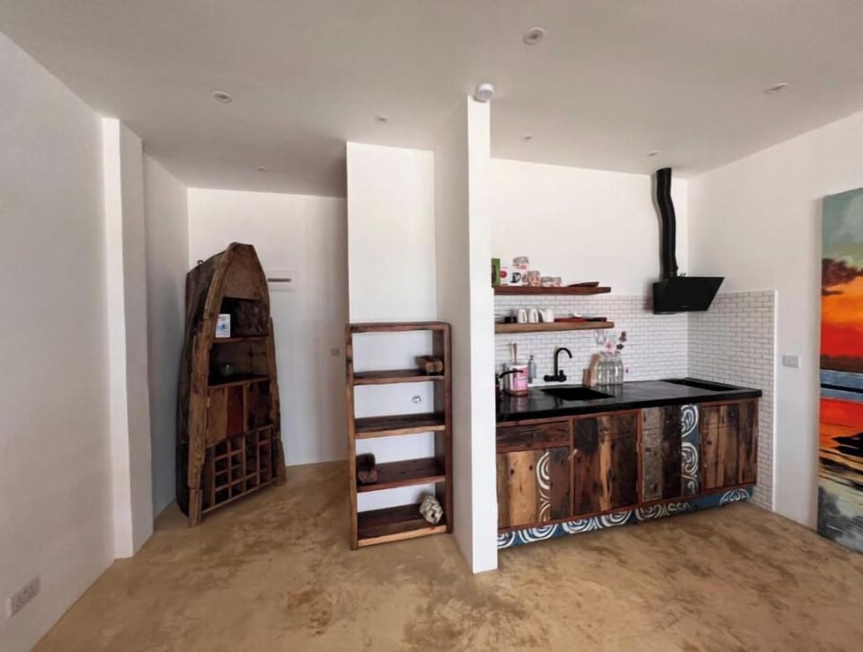 Basic Room | Private kitchen | Highchair