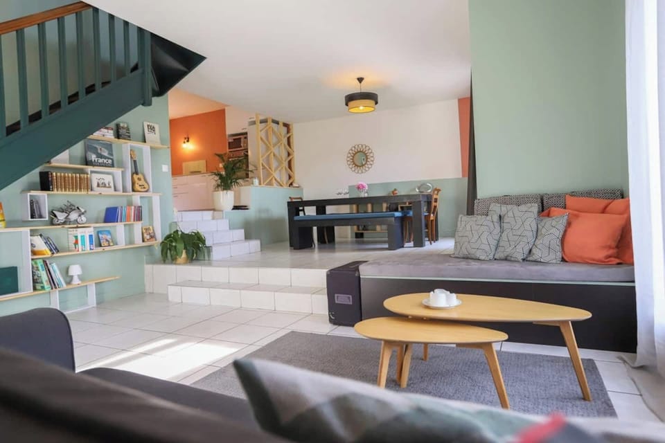 This villa is a 5 bedroom(s), 1.5 bathrooms, located in Sévrier, Auvergne-Rhône-Alpes. Villa in Sévrier