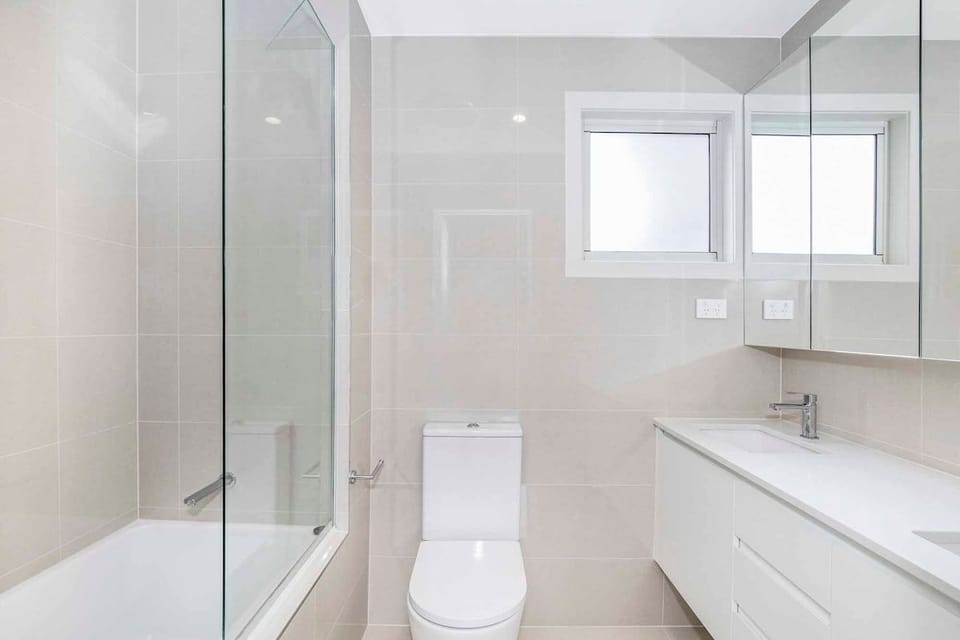Townhouse 1–Private ensuite with a walk-in shower, vanity, quality toiletries.