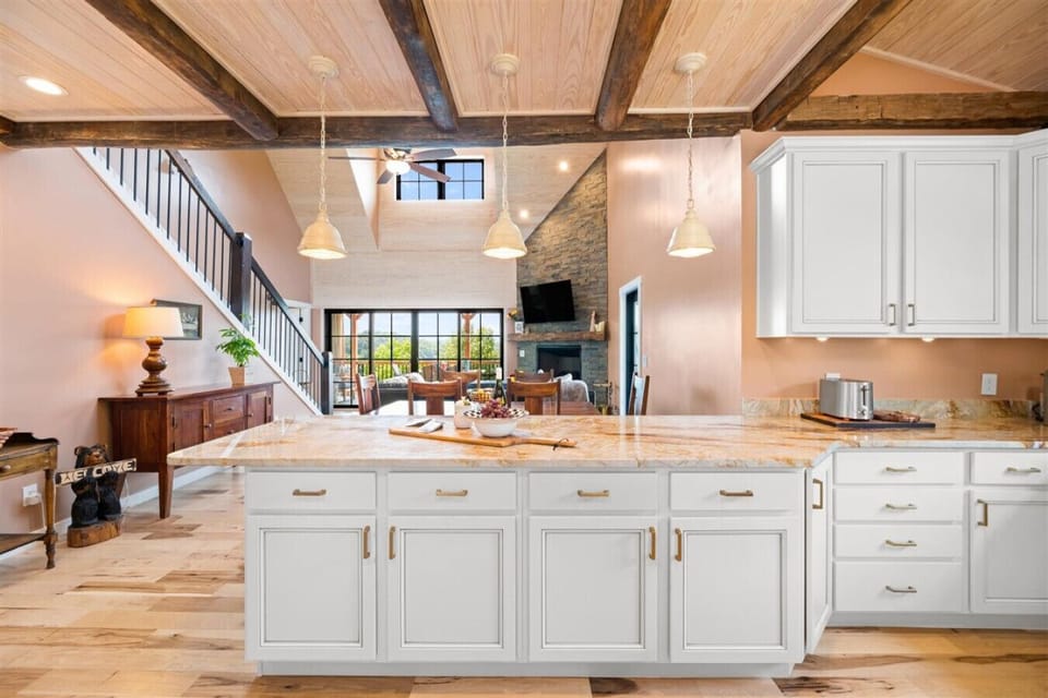 Open Living Area Kitchen / Dining Room / Living Room